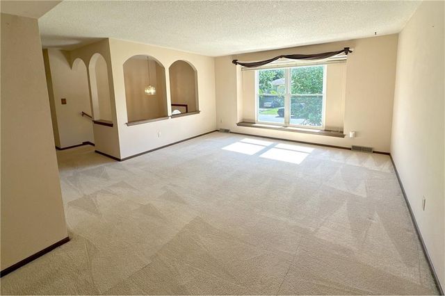 3008 S Bryn Mawr Drive, Independence, MO 64057