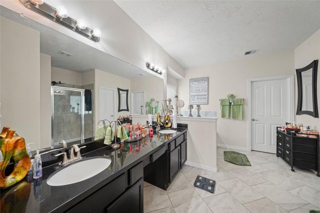 1822 Luminous Waters Lane, Rosharon, TX 77583