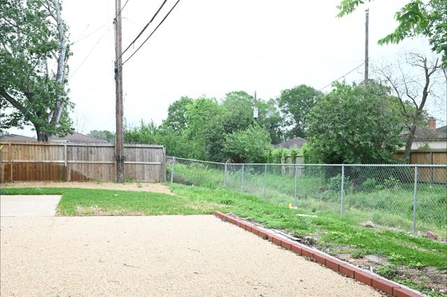 202 Coronation Drive, Houston, TX 77034