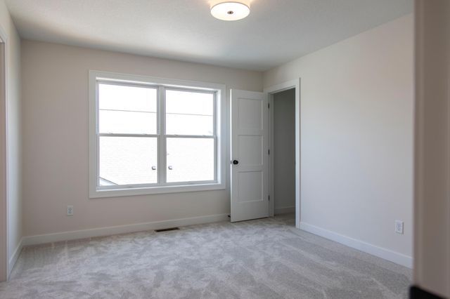 3627 Knightsbridge Trail N, Lake Elmo, MN 55042