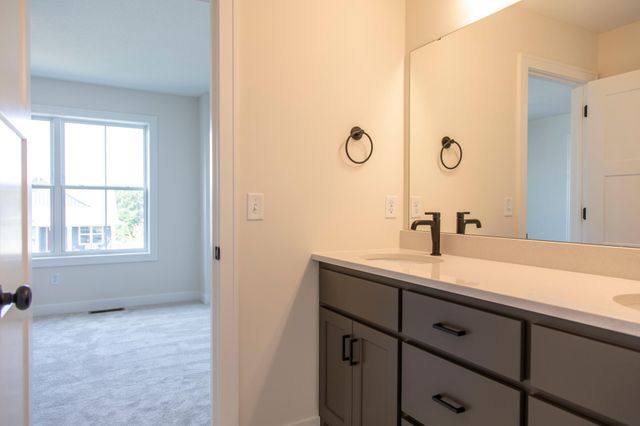 3627 Knightsbridge Trail N, Lake Elmo, MN 55042