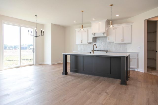 3627 Knightsbridge Trail N, Lake Elmo, MN 55042