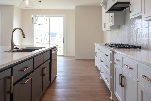 3627 Knightsbridge Trail N, Lake Elmo, MN 55042