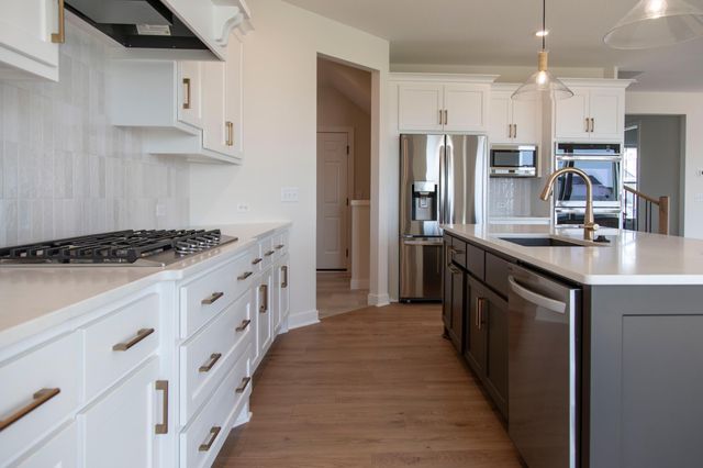 3627 Knightsbridge Trail N, Lake Elmo, MN 55042