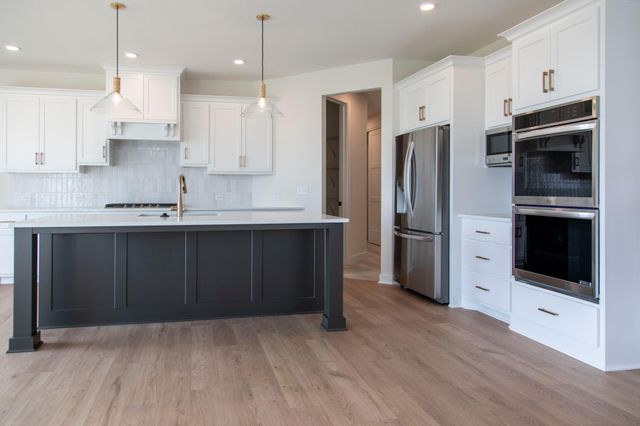 3627 Knightsbridge Trail N, Lake Elmo, MN 55042