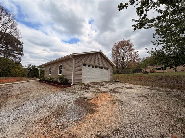 112 Douglas Drive, Seneca, SC 29678