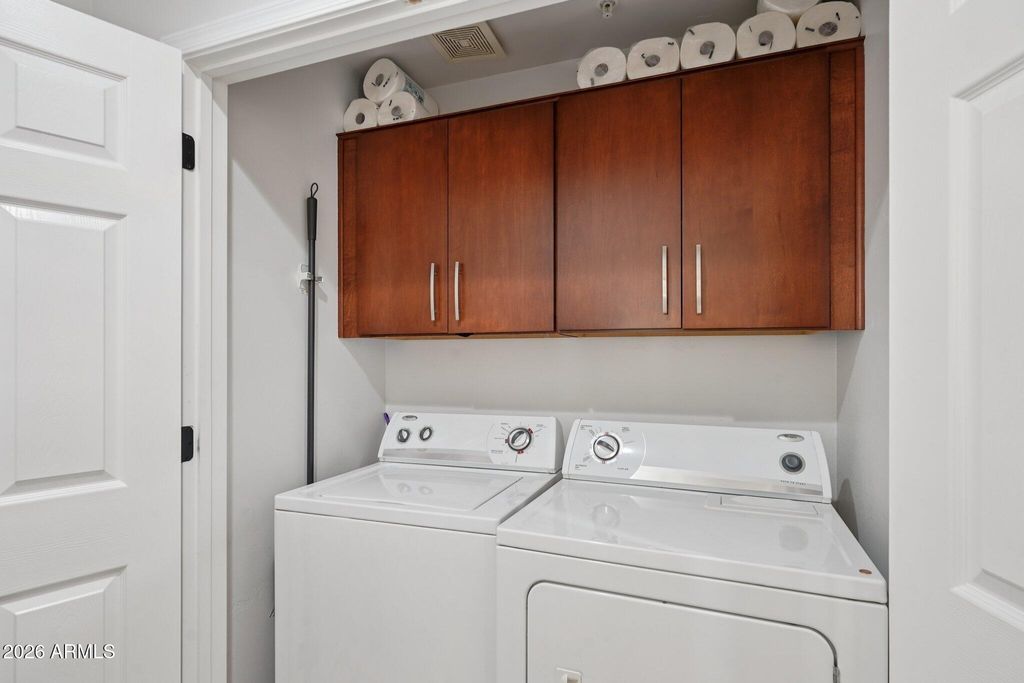 Image 12 of property listing at 5450 E Deer Valley Drive 1226, Phoenix, AZ 85054
