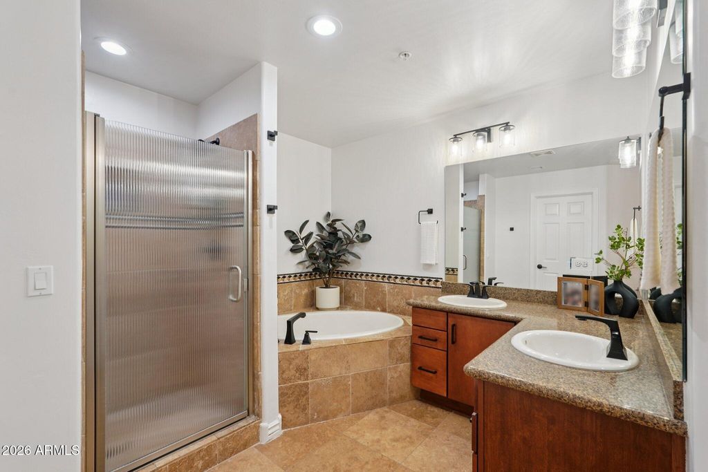Image 15 of property listing at 5450 E Deer Valley Drive 1226, Phoenix, AZ 85054