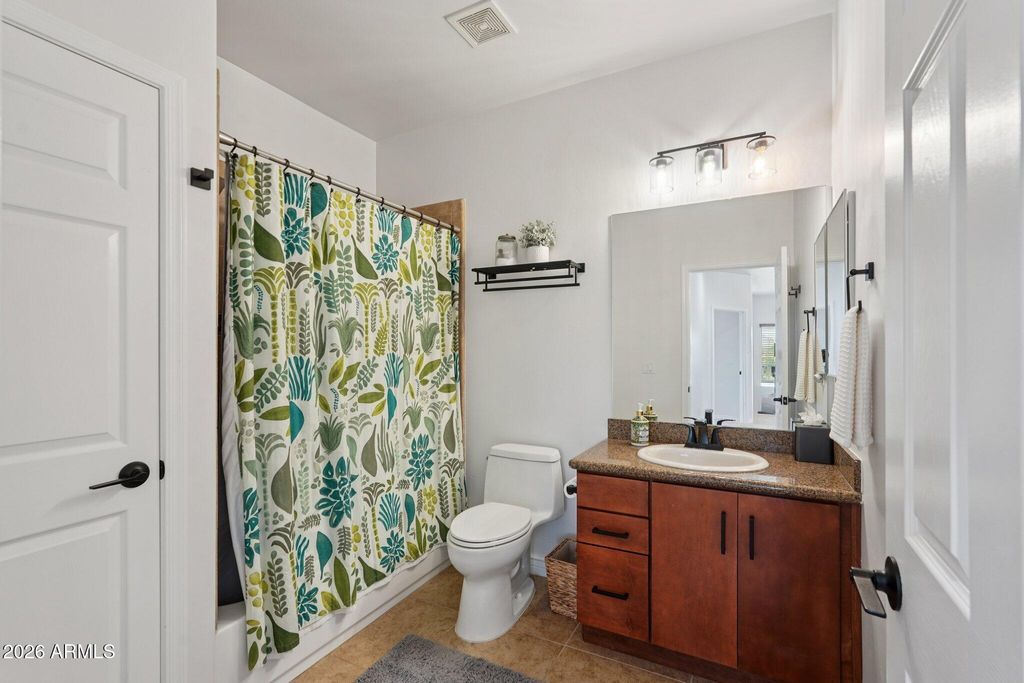 Image 20 of property listing at 5450 E Deer Valley Drive 1226, Phoenix, AZ 85054