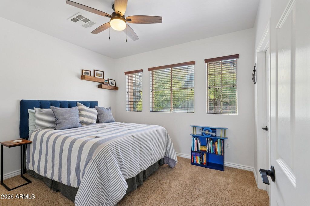 Image 21 of property listing at 5450 E Deer Valley Drive 1226, Phoenix, AZ 85054