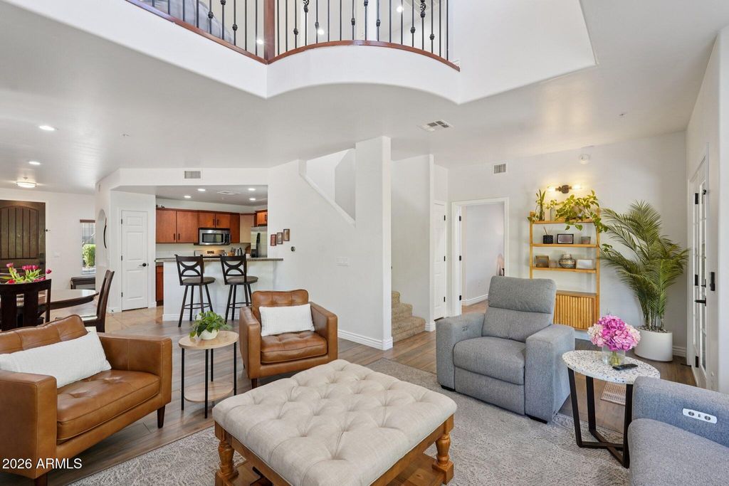 Image 5 of property listing at 5450 E Deer Valley Drive 1226, Phoenix, AZ 85054