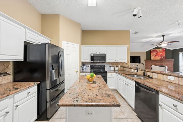 2676 Bent Tree Drive, Hurst, TX 76054