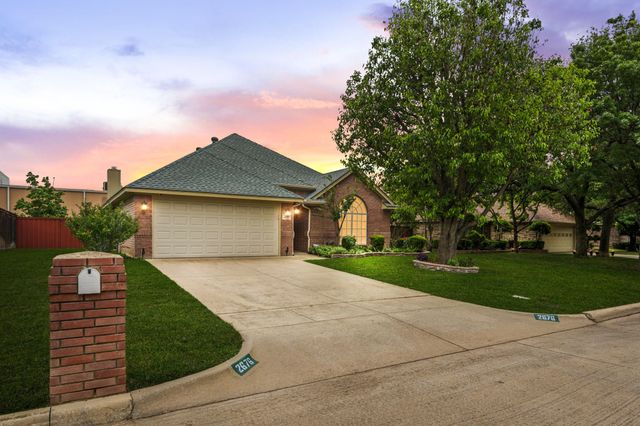 2676 Bent Tree Drive, Hurst, TX 76054