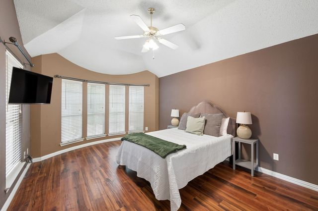 2676 Bent Tree Drive, Hurst, TX 76054