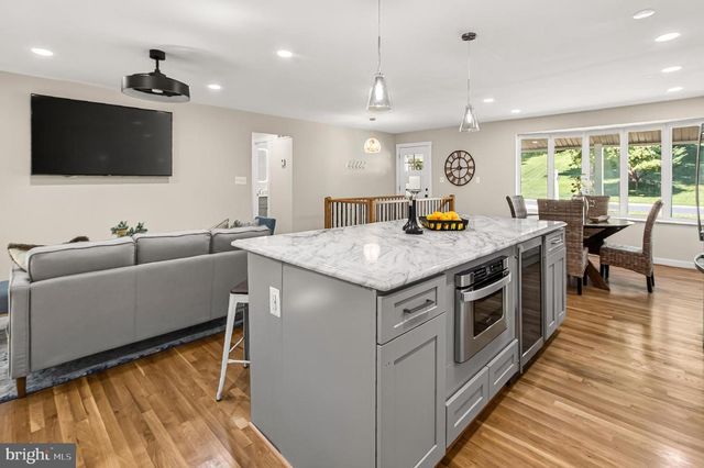 3719 IVYDALE DR, Annandale, VA 22003