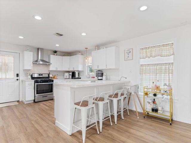 804 Peach Street, El Campo, TX 77437