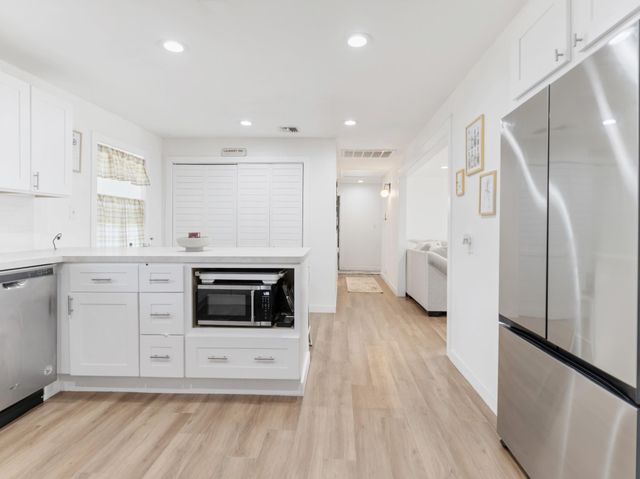 804 Peach Street, El Campo, TX 77437