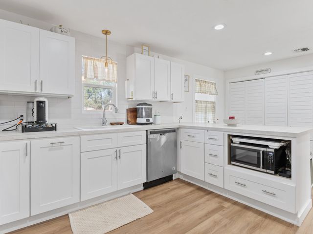 804 Peach Street, El Campo, TX 77437