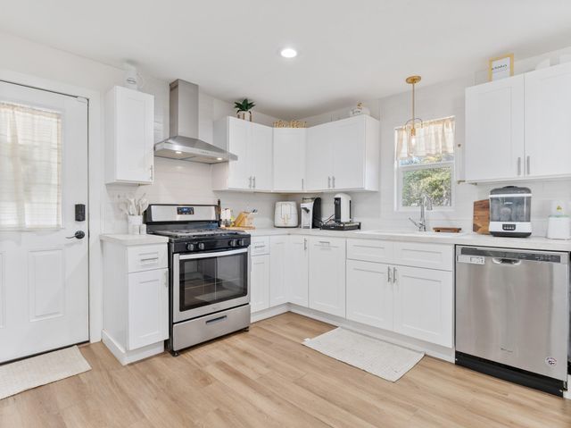 804 Peach Street, El Campo, TX 77437