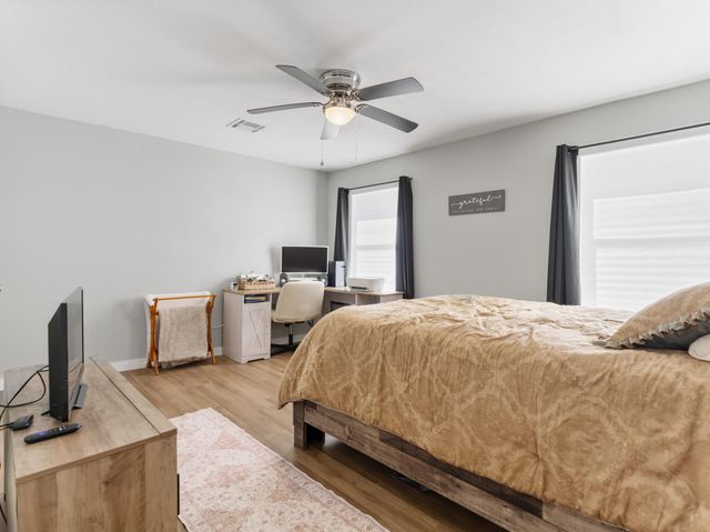 804 Peach Street, El Campo, TX 77437