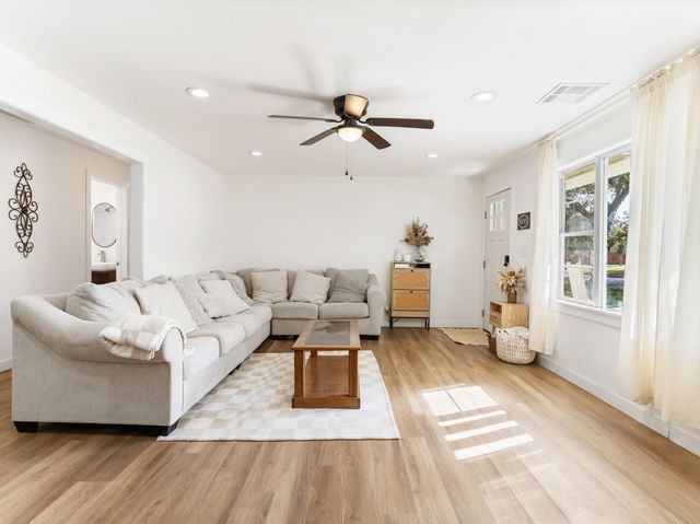 804 Peach Street, El Campo, TX 77437