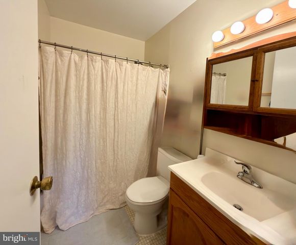 8535 HILLTOP RD, Vienna, VA 22180