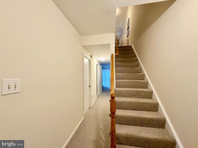 8535 HILLTOP RD, Vienna, VA 22180