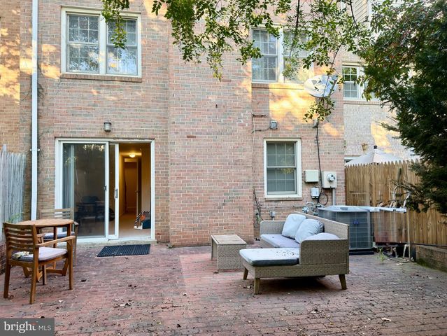 8535 HILLTOP RD, Vienna, VA 22180