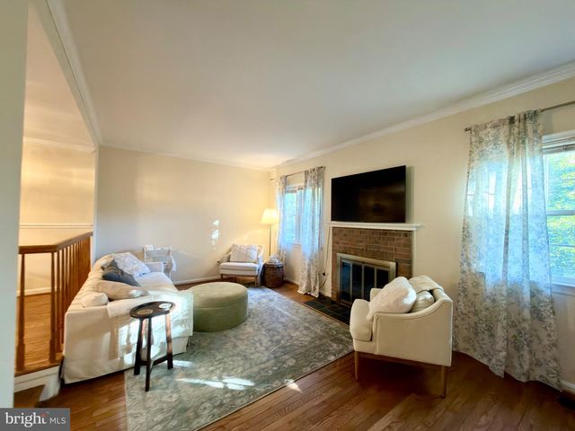 8535 HILLTOP RD, Vienna, VA 22180