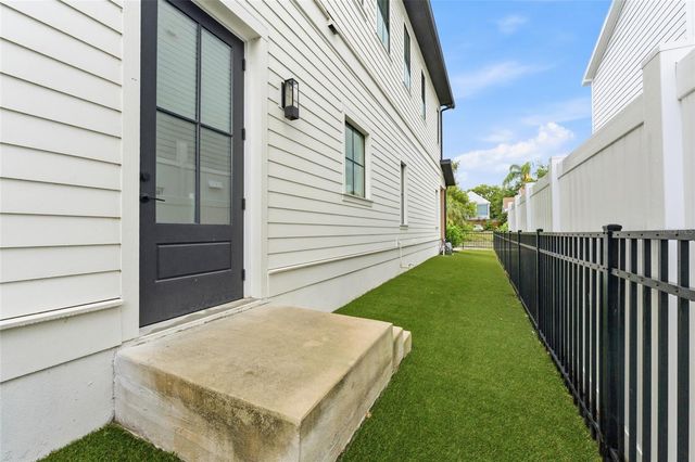 501 W WARREN AVENUE 2, Tampa, FL 33602