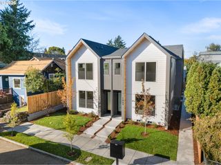 1865 Se Tacoma St 3, Portland, OR 97202