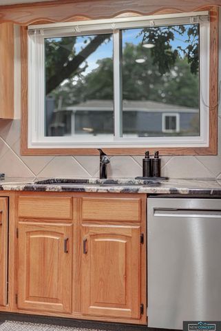 8121 A Street, Lincoln, NE 68510