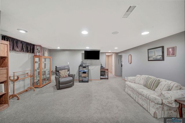 8121 A Street, Lincoln, NE 68510