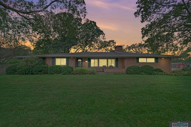 8121 A Street, Lincoln, NE 68510