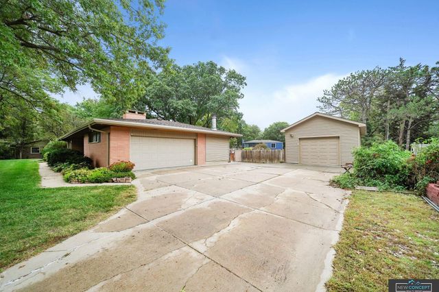 8121 A Street, Lincoln, NE 68510