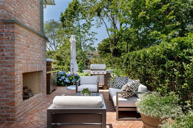 101 Hill Street 8, Southampton, NY 11968