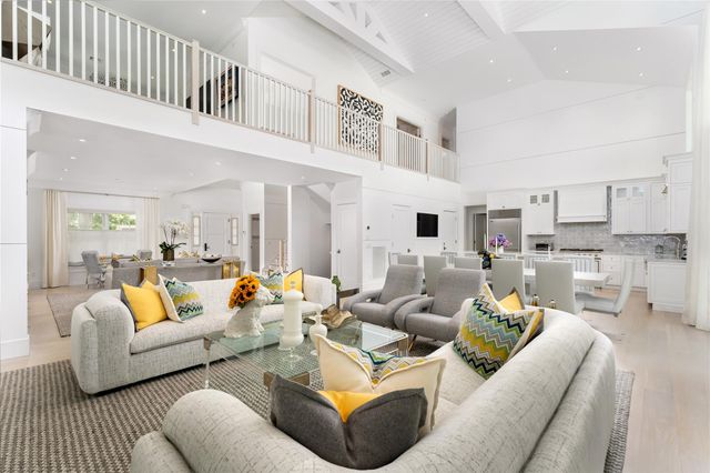 101 Hill Street 8, Southampton, NY 11968