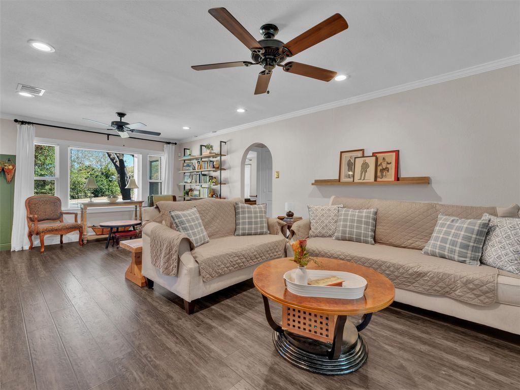 5400 Meadowbrook Drive, Fort Worth, TX 76112 — photo 2