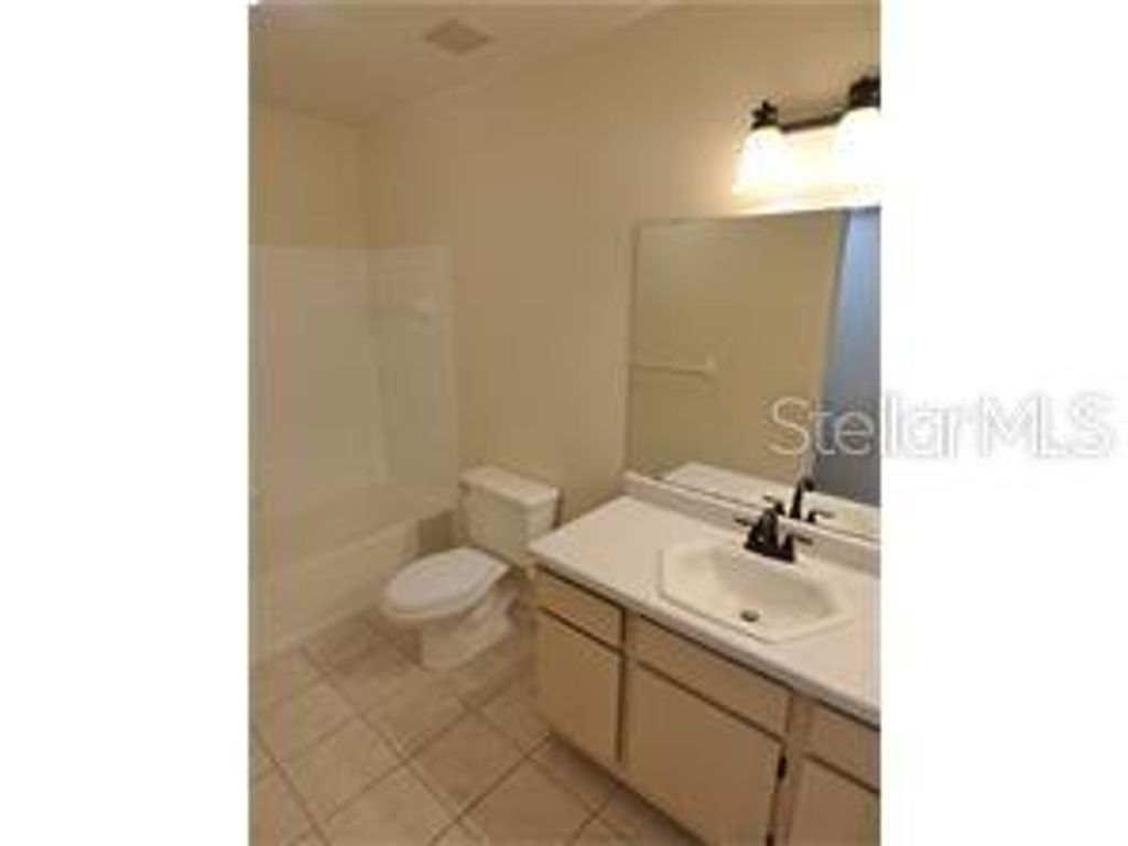 Image 12 of property listing at 13917 FAIRWAY ISLAND DRIVE 917, Orlando, FL 32837