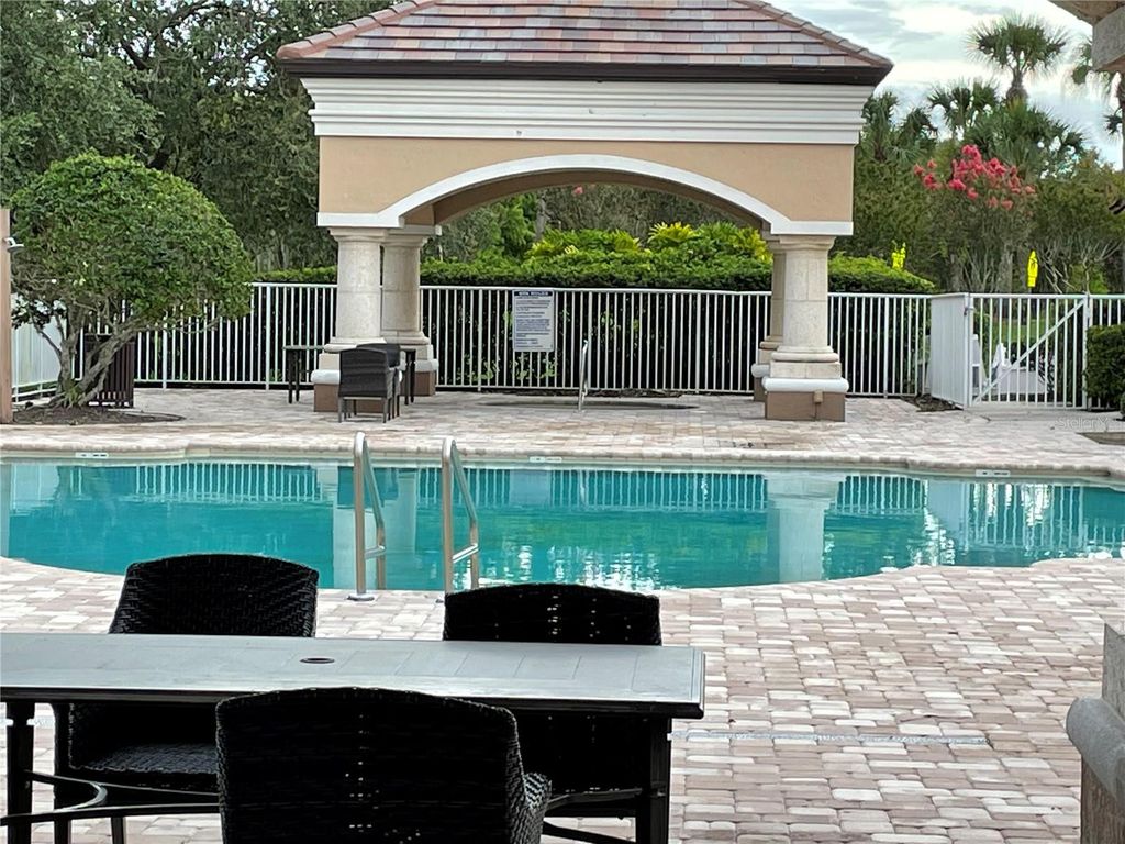 Image 19 of property listing at 13917 FAIRWAY ISLAND DRIVE 917, Orlando, FL 32837