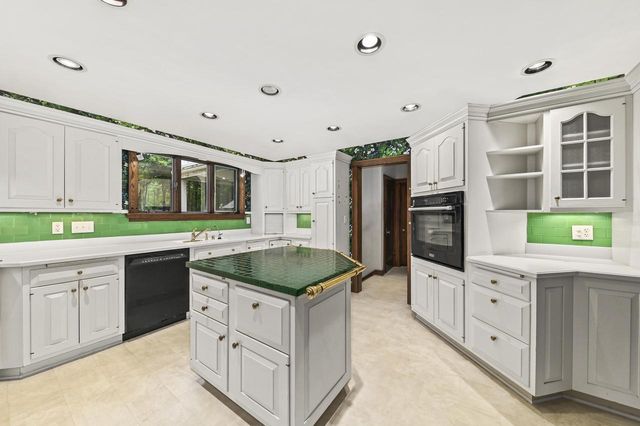 N87W15714 Kenwood BOULEVARD, Menomonee Falls, WI 53051