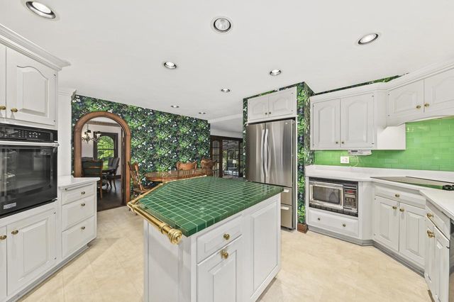 N87W15714 Kenwood BOULEVARD, Menomonee Falls, WI 53051