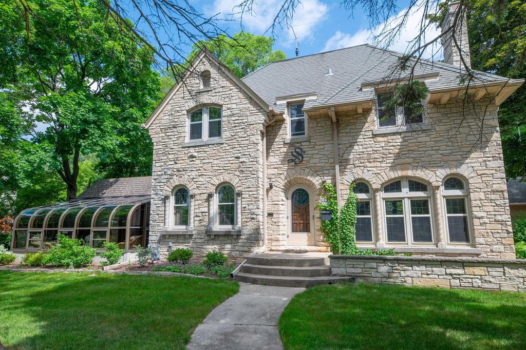 N87W15714 Kenwood BOULEVARD, Menomonee Falls, WI 53051