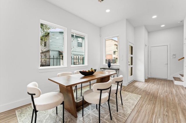 2111 Holman Street, Houston, TX 77004