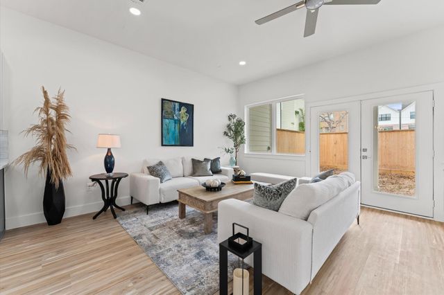 2111 Holman Street, Houston, TX 77004