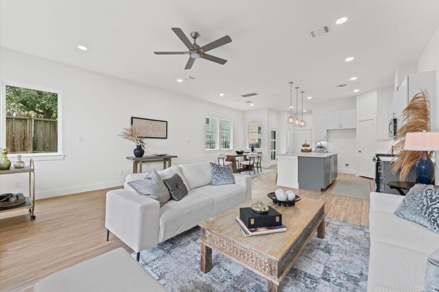 2111 Holman Street, Houston, TX 77004