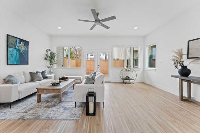 2111 Holman Street, Houston, TX 77004