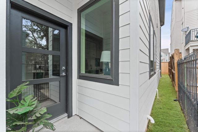 2111 Holman Street, Houston, TX 77004