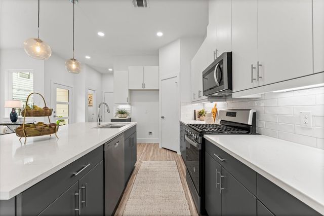 2111 Holman Street, Houston, TX 77004