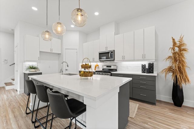 2111 Holman Street, Houston, TX 77004